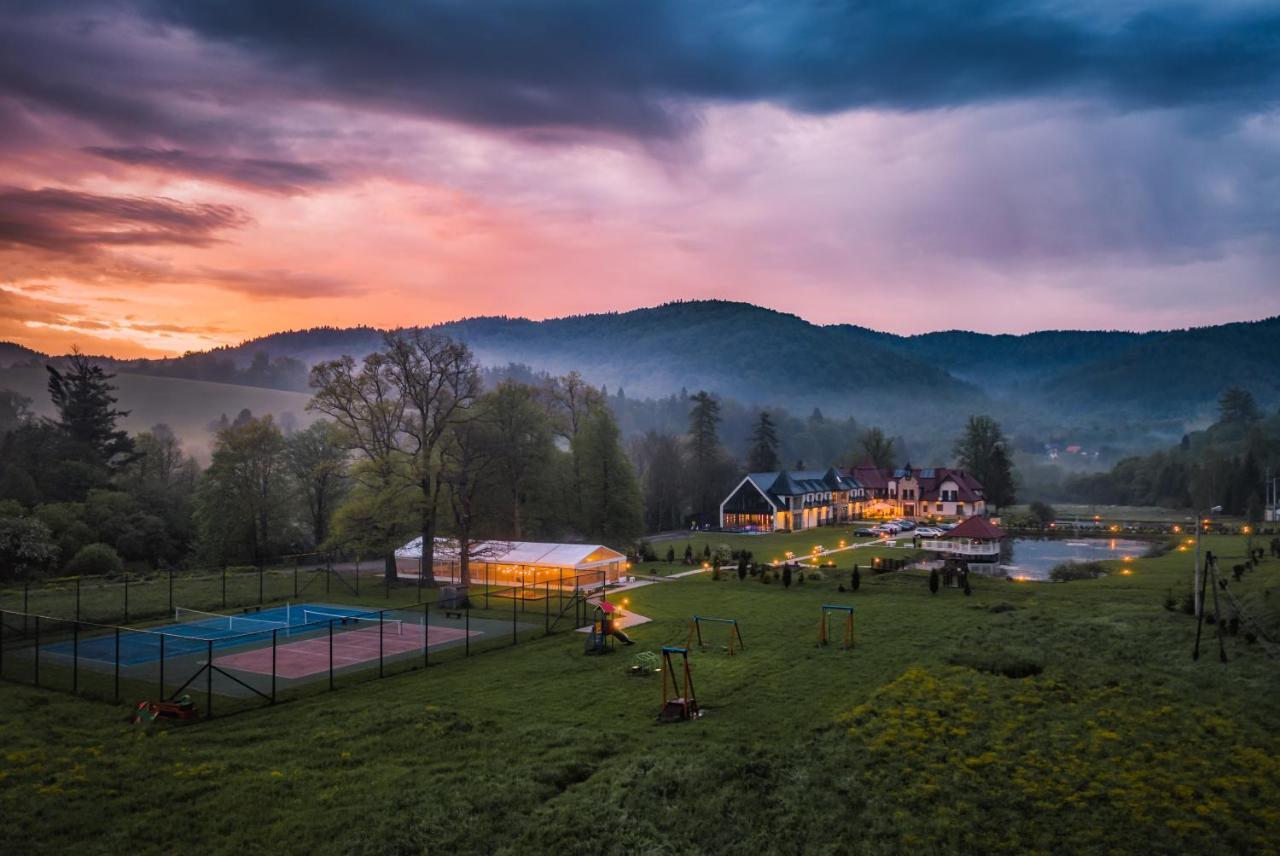 Carynska Resort & Spa Lutowiska Buitenkant foto