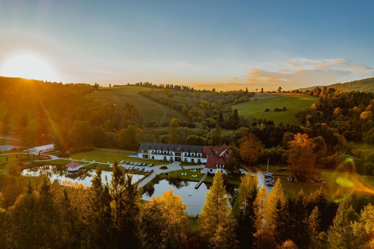 Carynska Resort & Spa Lutowiska Buitenkant foto