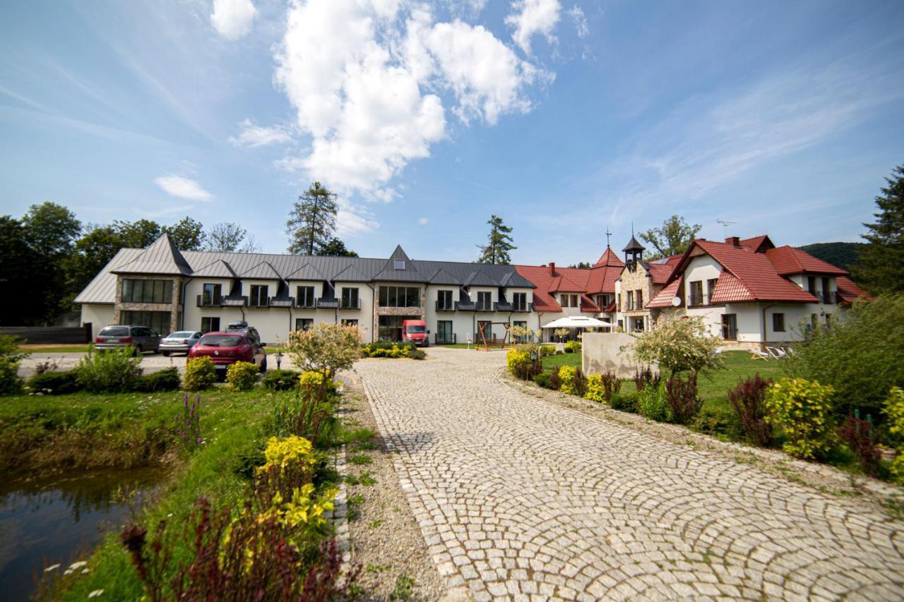 Carynska Resort & Spa Lutowiska Buitenkant foto